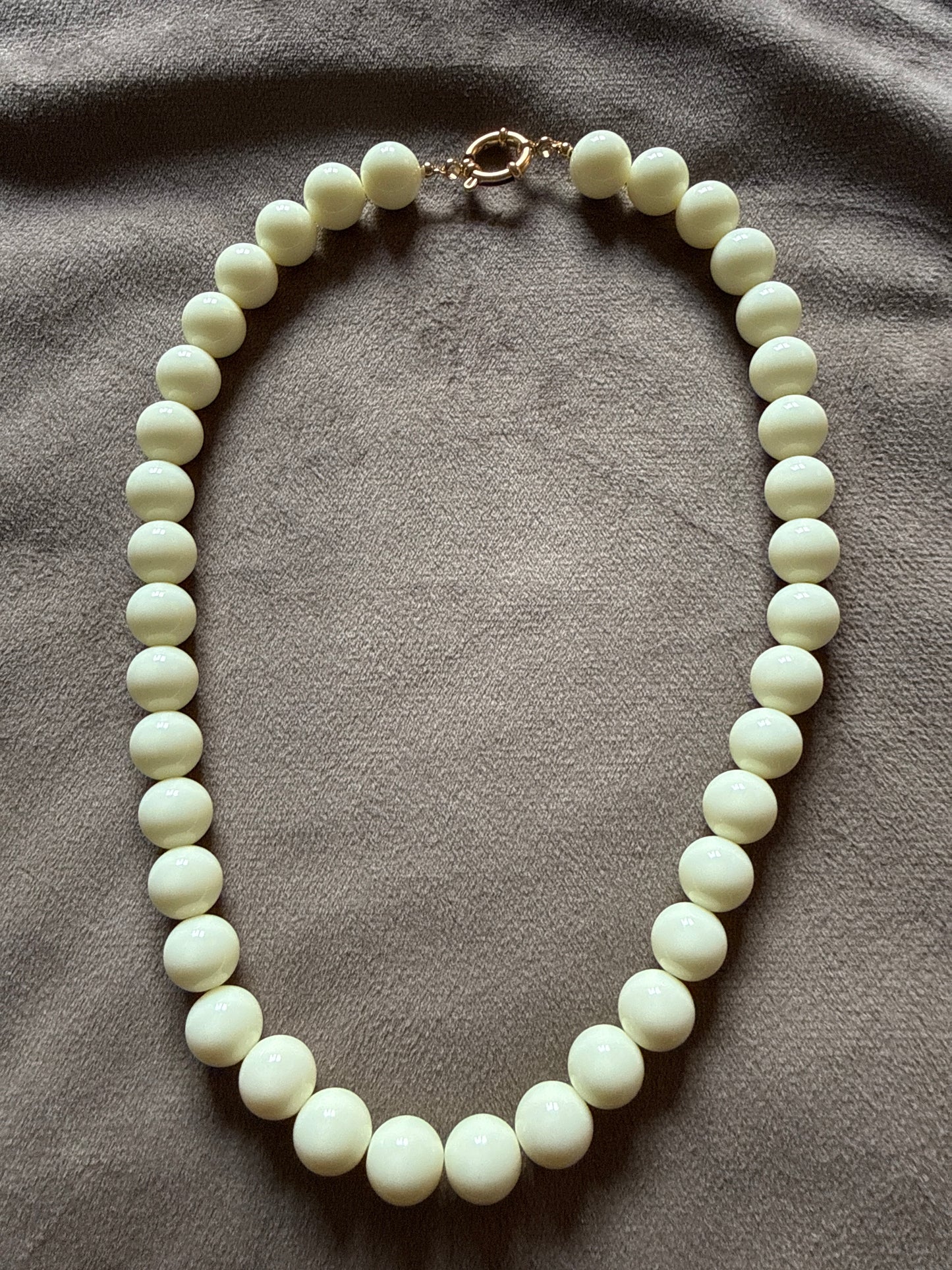 Beige kralen ketting 45 cm – dames ketting met stainless steel sluiting