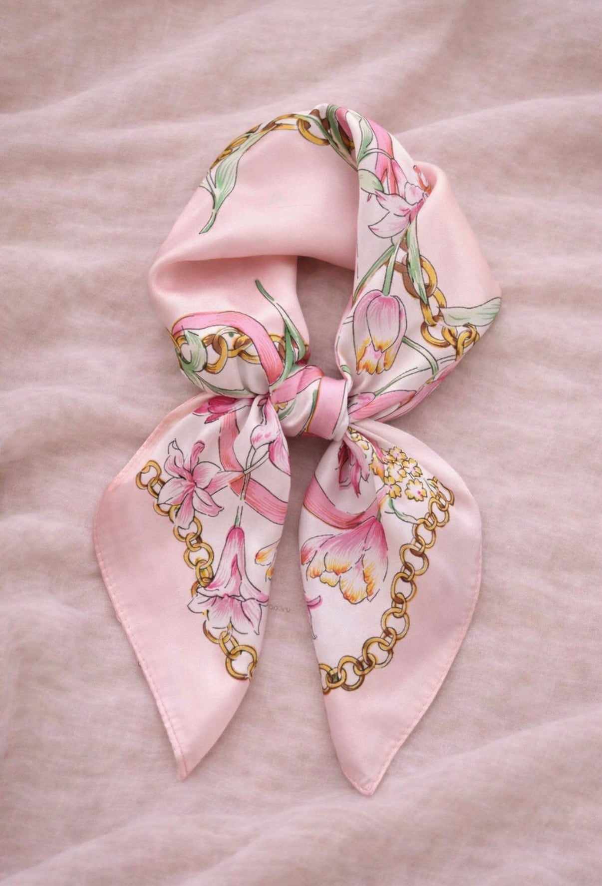 Roze Bloemen & Kettingprint Sjaal Satijn Look | By Jule Sieraden