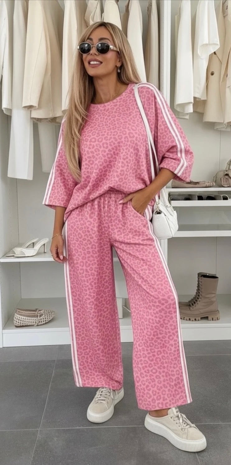 Leopard jogging set roze dames maat 38-44 – comfy zomer set | By Jule Sieraden