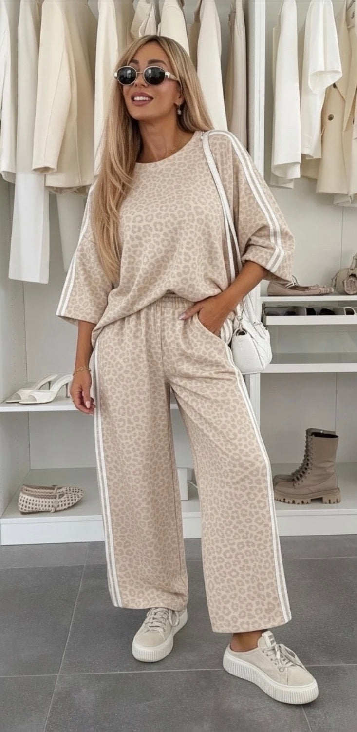 Leopard jogging set beige dames maat 38-44 – neutrale comfy set | By Jule Sieraden