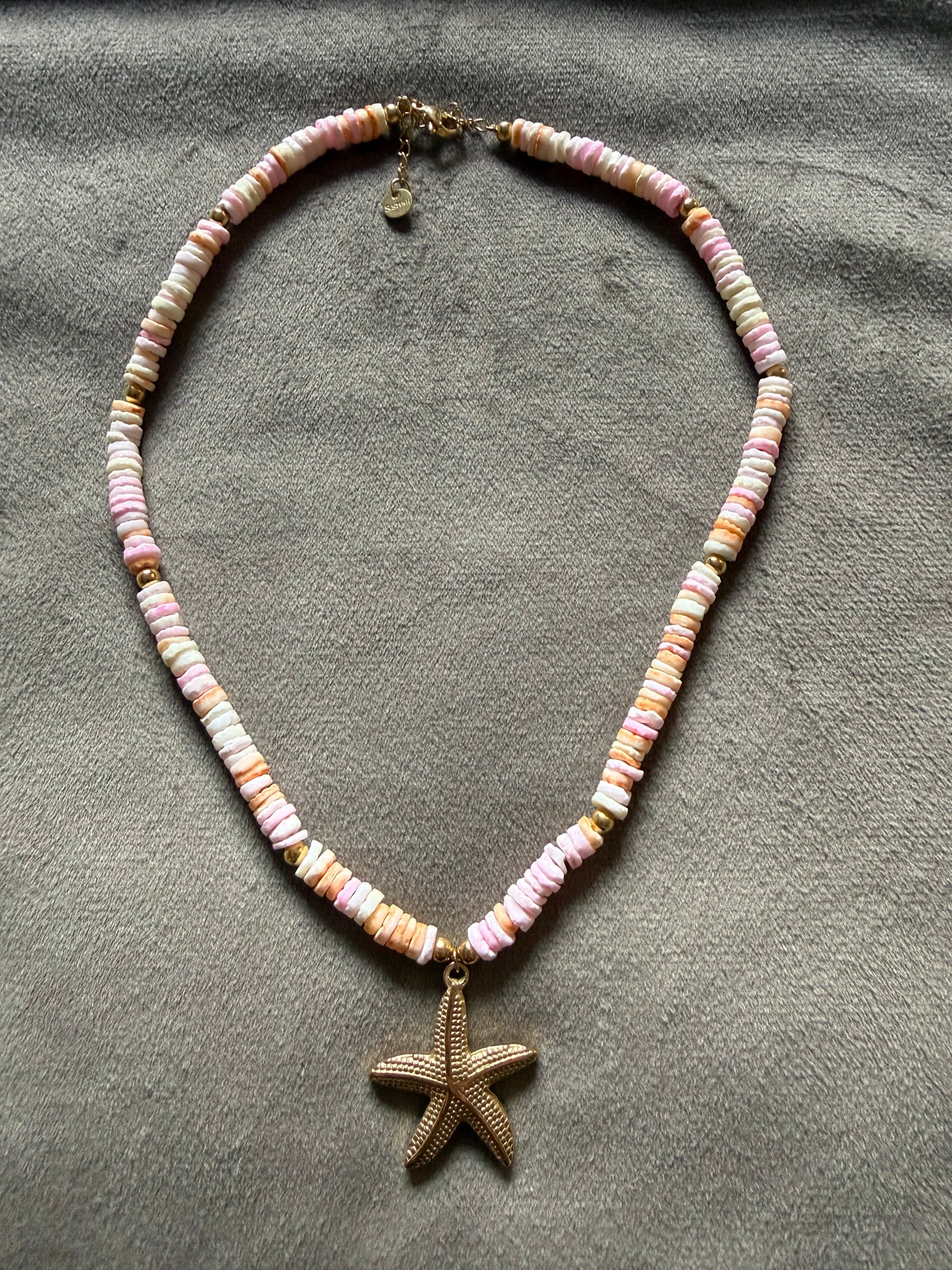 Stainless steel ketting kralen roze wit met zeester hanger 40-45 cm – zomerse beach ketting dames