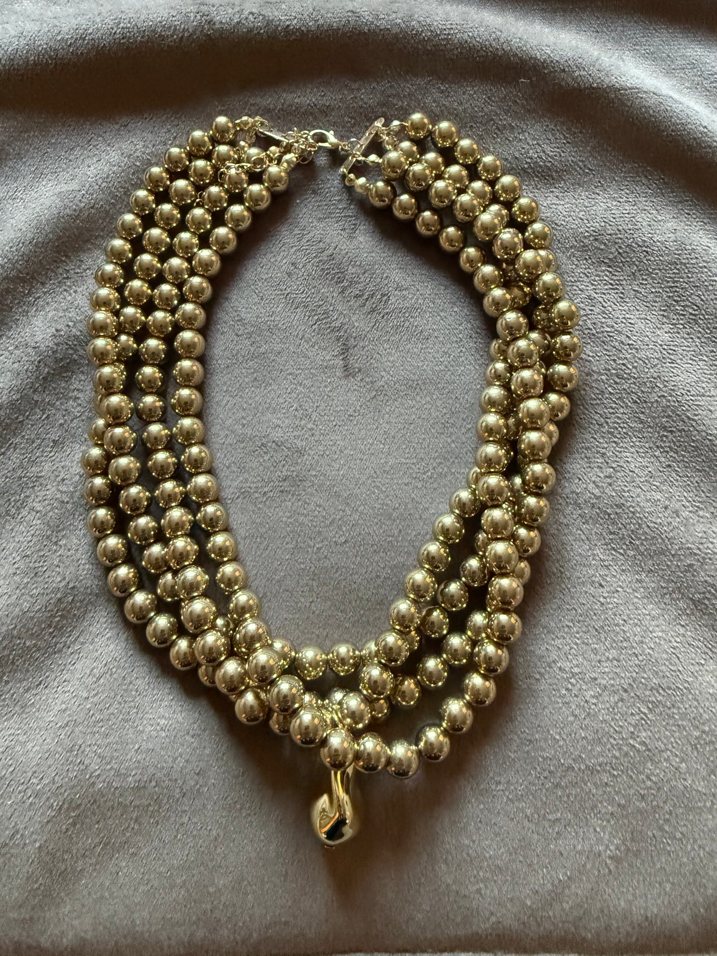 Ketting 4 laags goudkleurig met hanger 40-45 cm – statement dames ketting