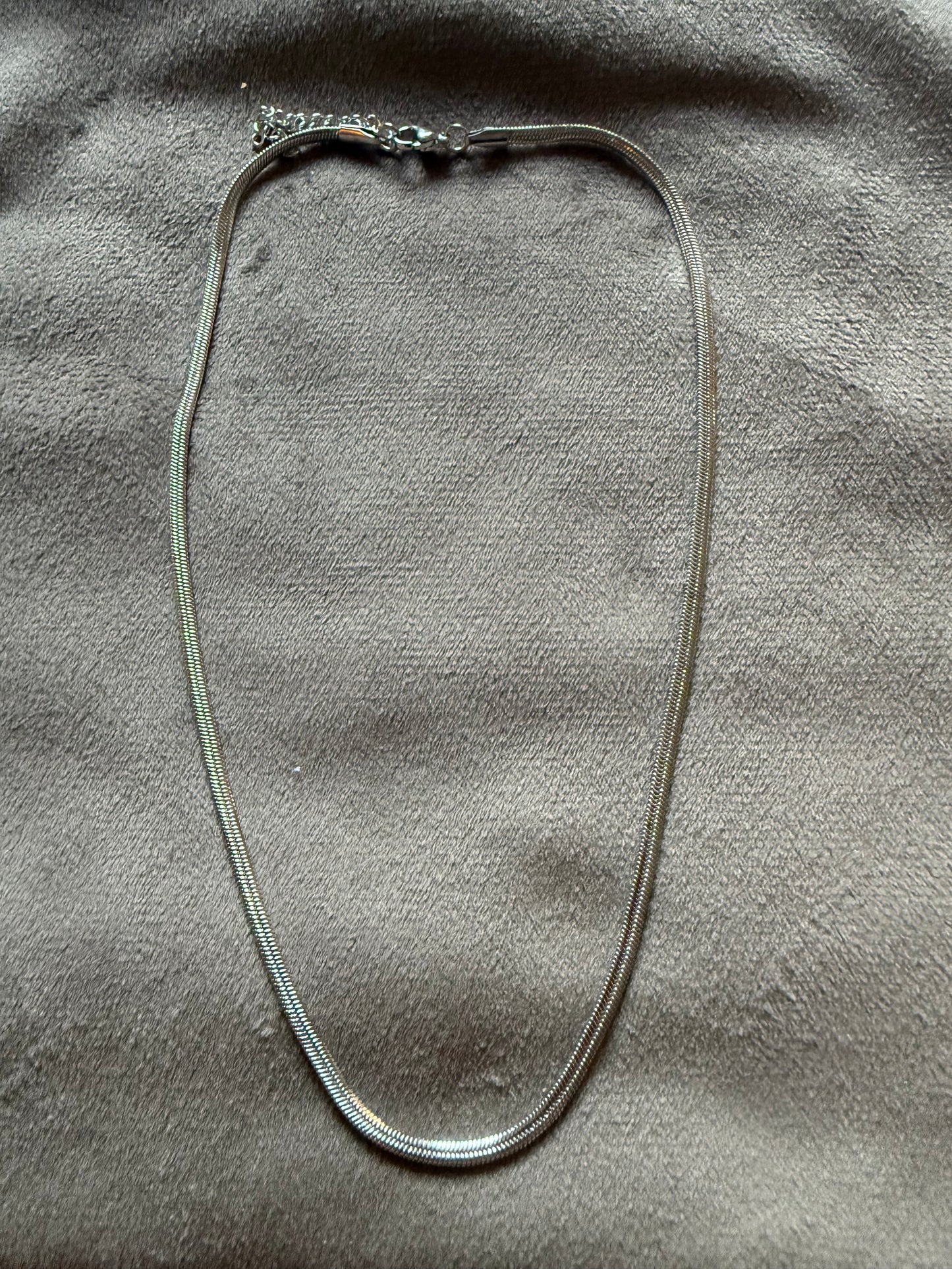 Zilverkleurige snake ketting 5 mm stainless steel – 40-45 cm – By Jule Sieraden