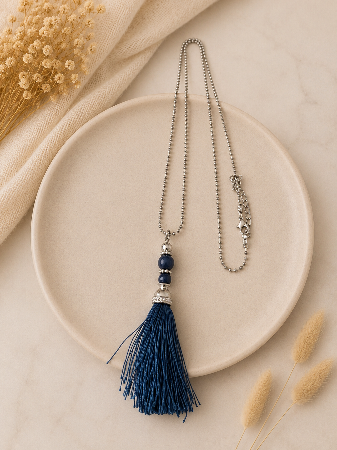 Lange Kwast Ketting Blauw – Zilverkleurige Statement Ketting | By Jule Sieraden