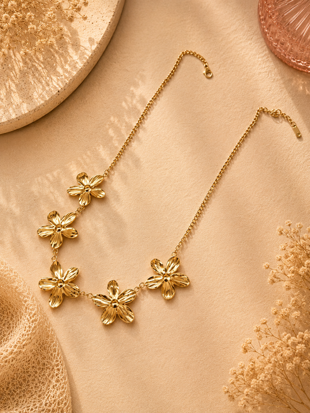 Stainless Steel bloemen ketting goudkleurig 40-45 cm | By Jule Sieraden