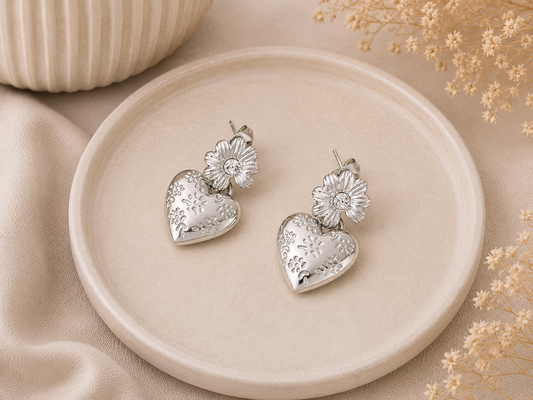 Zilverkleurige Stainless Steel Hart Oorbellen 3 cm | By Jule Sieraden