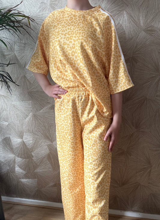 Leopard jogging set geel dames maat 38-44 – zomerse comfy set | By Jule Sieraden