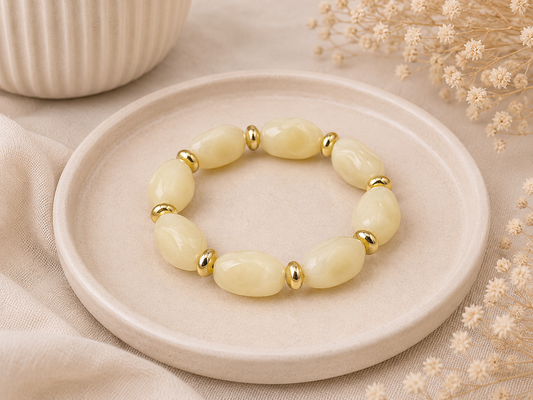 Beige Resin Elastische Armband | By Jule Sieraden