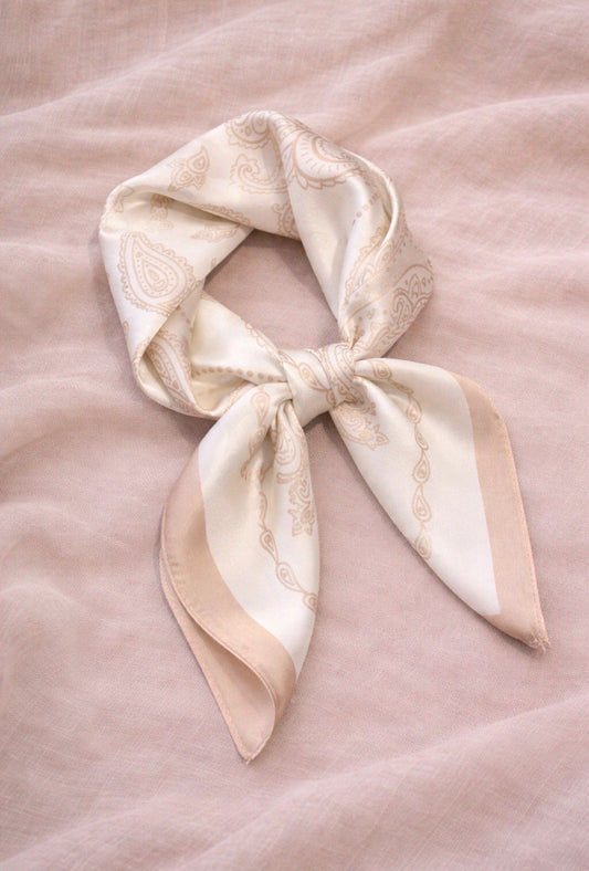 Beige Paisley Sjaal Satijn Look | By Jule Sieraden