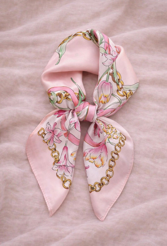 Roze Bloemen & Kettingprint Sjaal Satijn Look | By Jule Sieraden