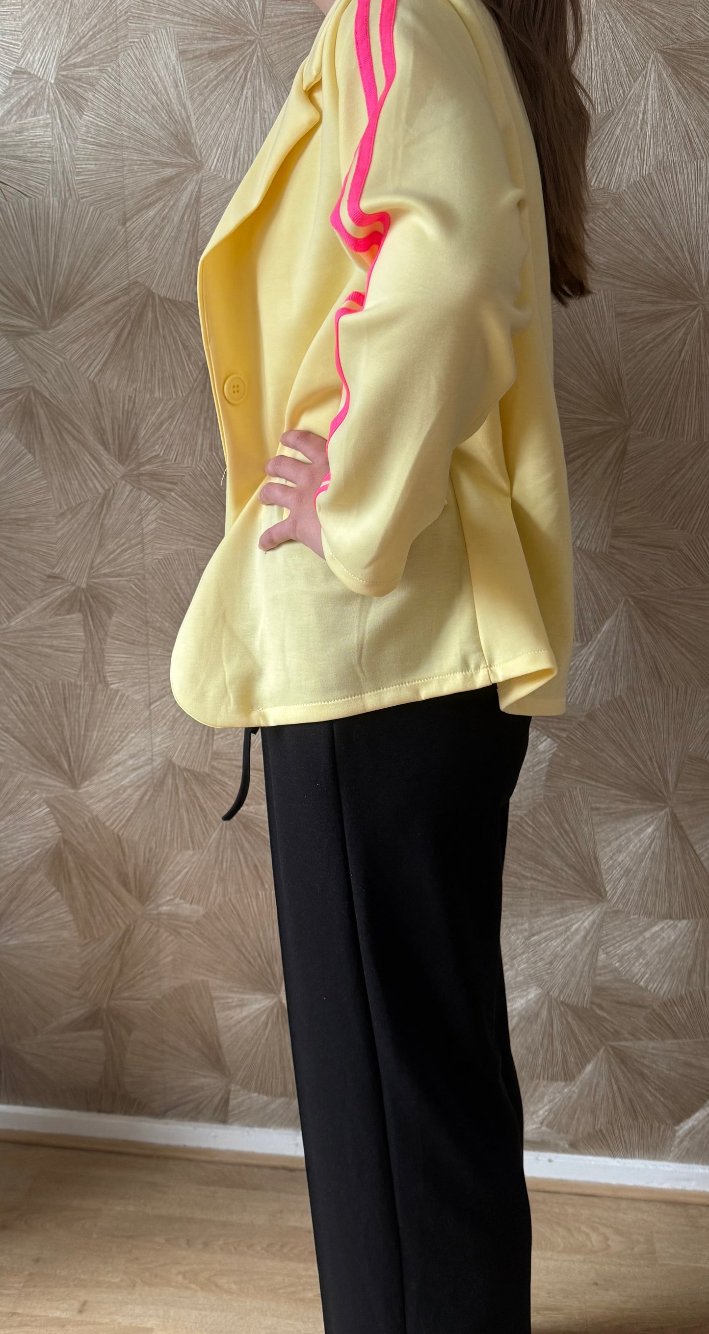 By Jule Sieraden Sporty Chic Blazer Geel/Roze – Maat 36-42 ✨