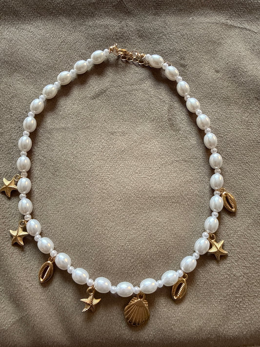 Parel Ketting met Schelp & Zeester Bedels – Zomerse Charms Ketting