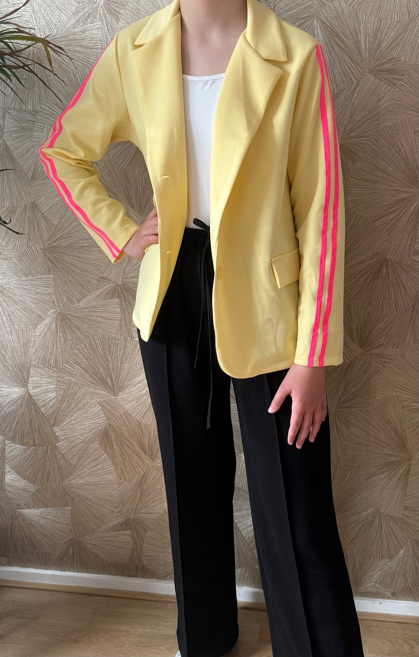 By Jule Sieraden Sporty Chic Blazer Geel/Roze – Maat 36-42 ✨