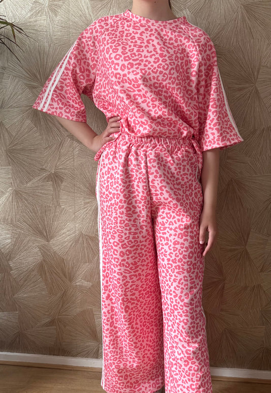 Leopard jogging set roze dames maat 38-44 – comfy zomer set | By Jule Sieraden