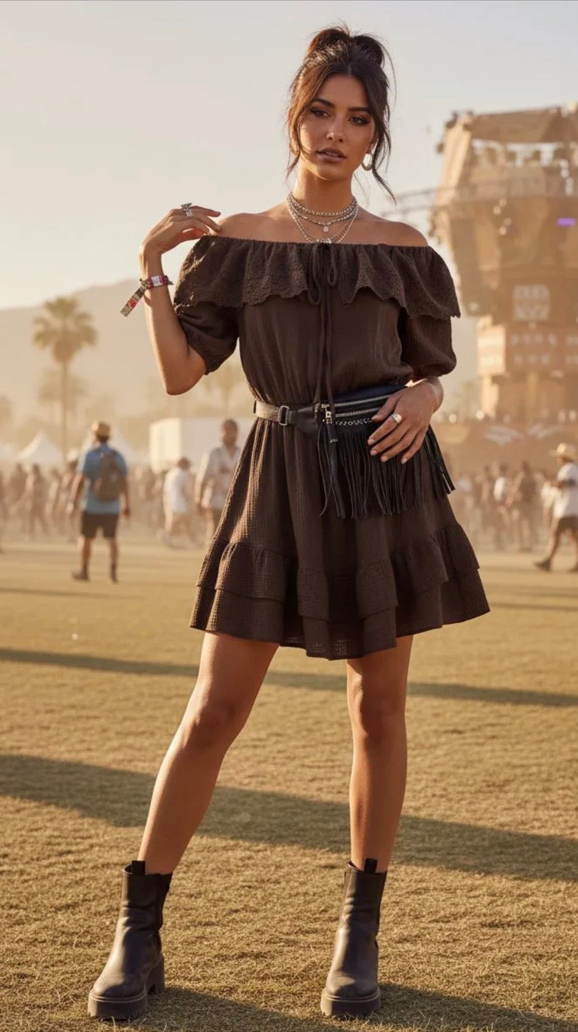 Off Shoulder Zomer Jurk Bruin/Zwart – Ibiza Ruffle Dress – Luchtige Katoenen Jurk