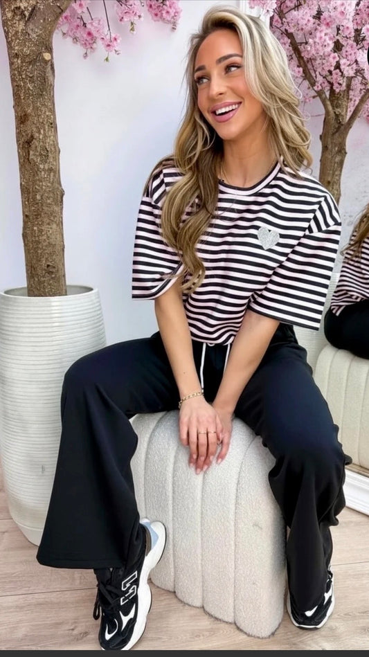 By Jule Sieraden – Zwart/Witte Streep Set met Hartje & Wide Leg Broek