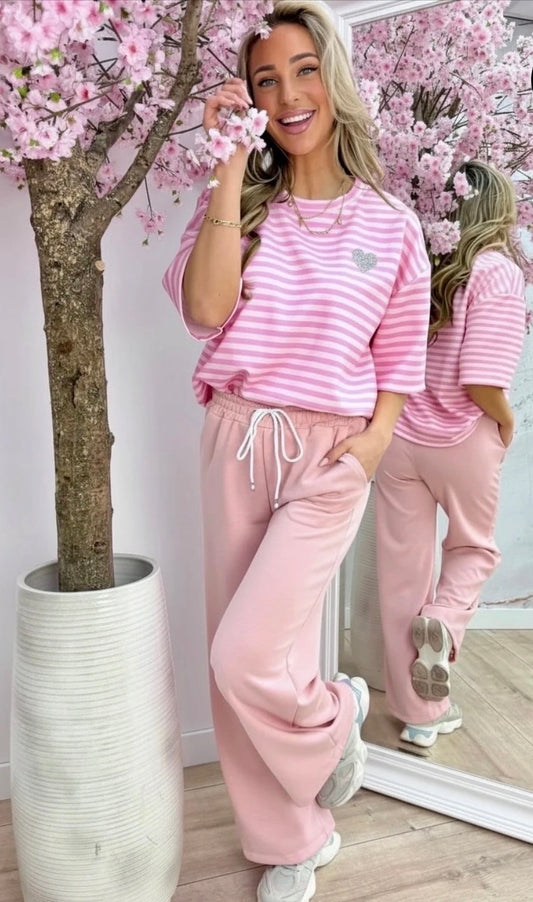 By Jule Sieraden – Roze Lounge Set met Streep Shirt & Comfy Broek