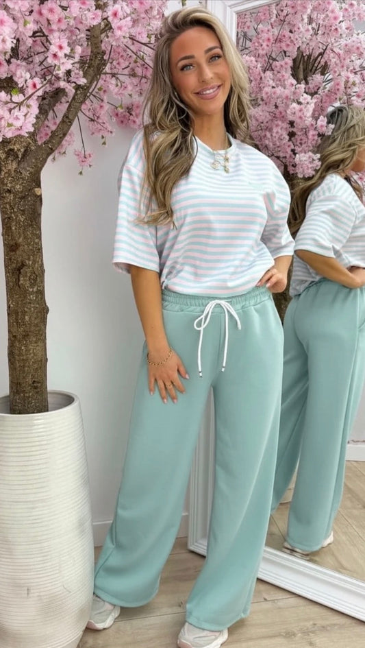 By Jule Sieraden – Mintgroene Set met Gestreept Shirt & Wide Leg Broek