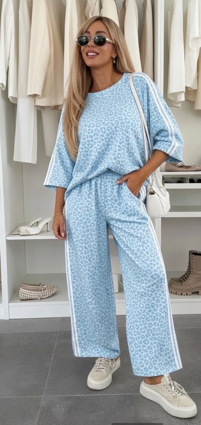 Leopard jogging set lichtblauw dames maat 38-44 – frisse zomer set | By Jule Sieraden