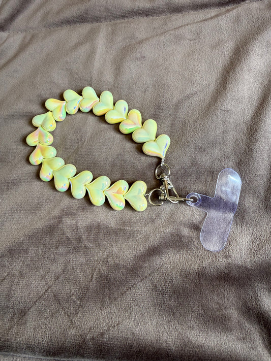 Telefoonketting Hartjes Geel Pastel| By Jule Sieraden
