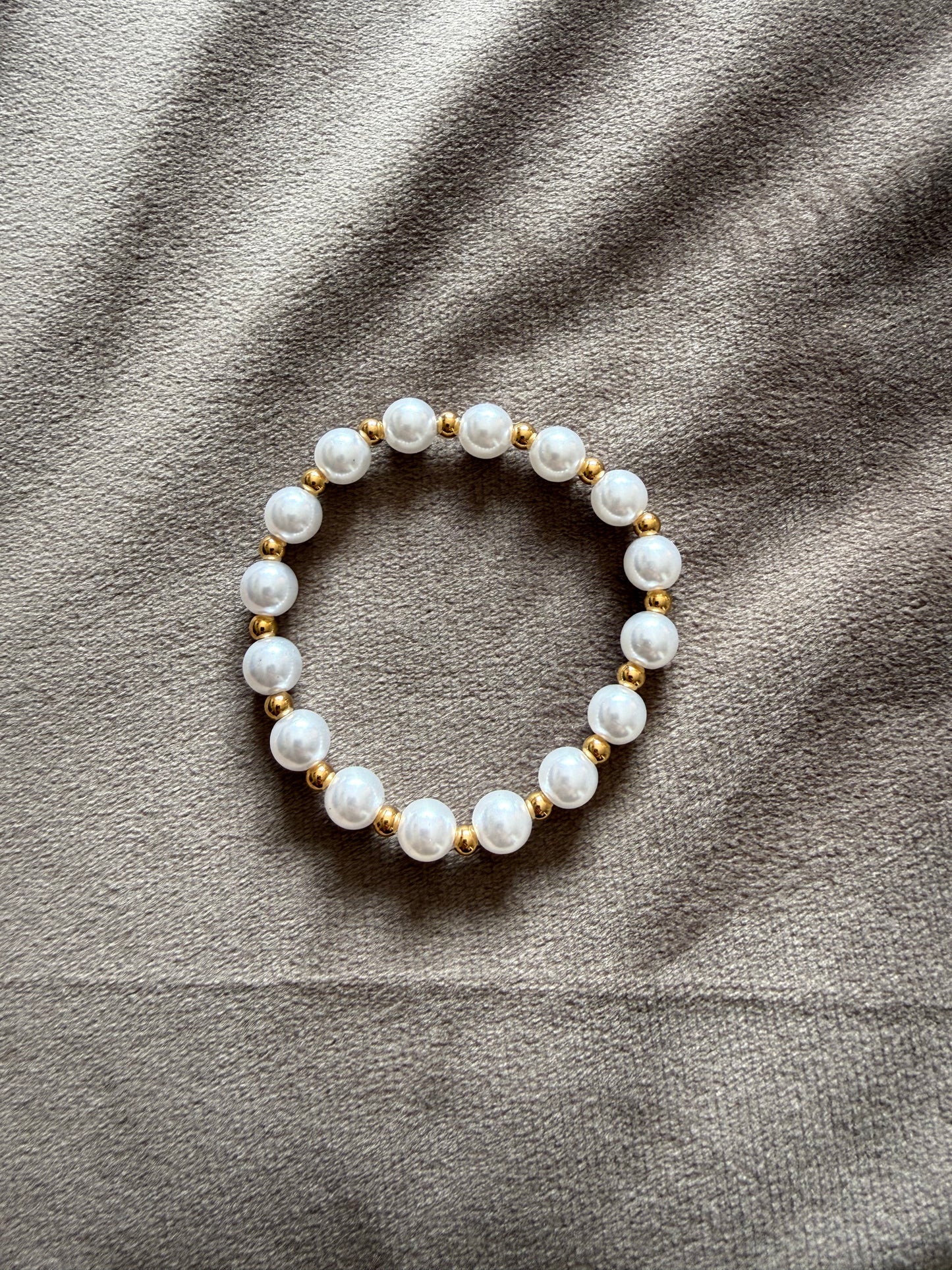 Parel Armband Goud Stainless Steel Elastisch | By Jule Sieraden