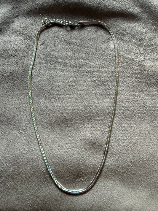 Zilverkleurige snake ketting 5 mm stainless steel – 40-45 cm – By Jule Sieraden
