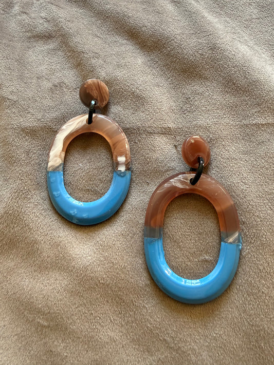 Statement Oorbellen Ovaal Blauw & Bruin 9x5 cm – Resin Look | By Jule Sieraden