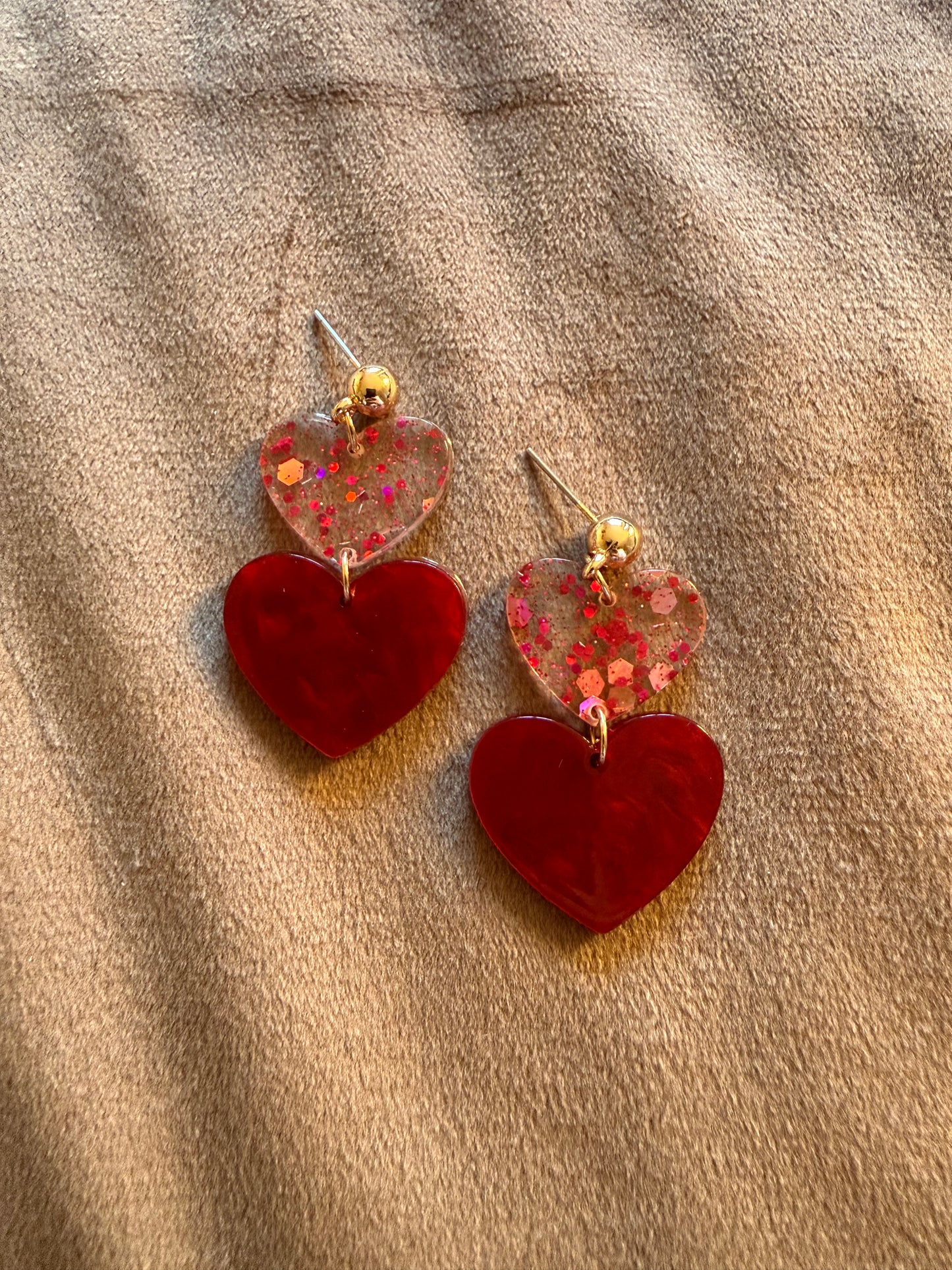 Rode hartjes oorbellen met glitter 4 cm | By Jule Sieraden
