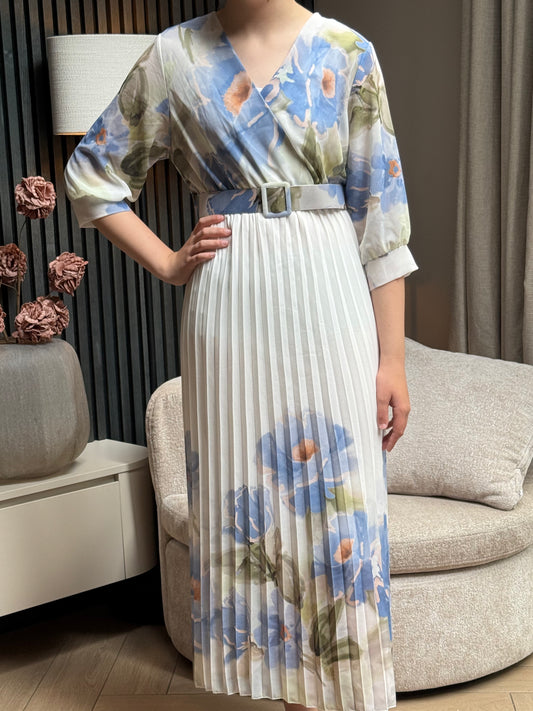 Floral Plissé Jurk met Ceintuur – Zomerjurk Dames Blauw – Elegante Jurk | By Jule Sieraden